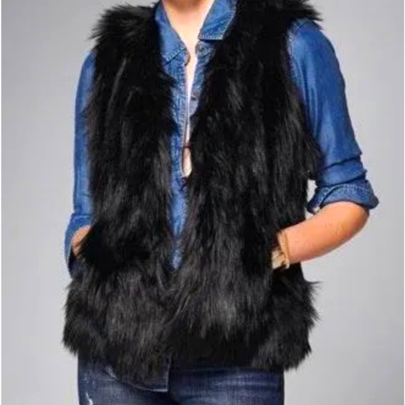 Abercrombie & Fitch Jackets & Blazers - Abercrombie & Fitch Fur women vest